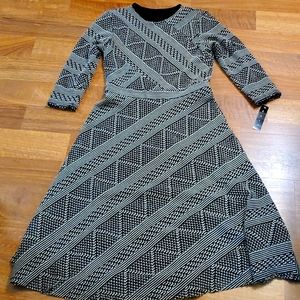 ELIO fit flare knit midi dress black white gold long sleeves size 6